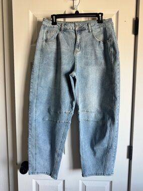 Light Wash Barrell Jeans - Relaxed Fit